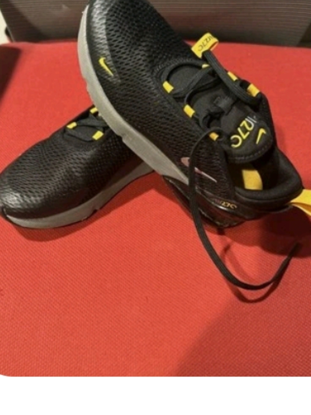 Nike Boys Airmax 270 Black And Yellow  Sneakers